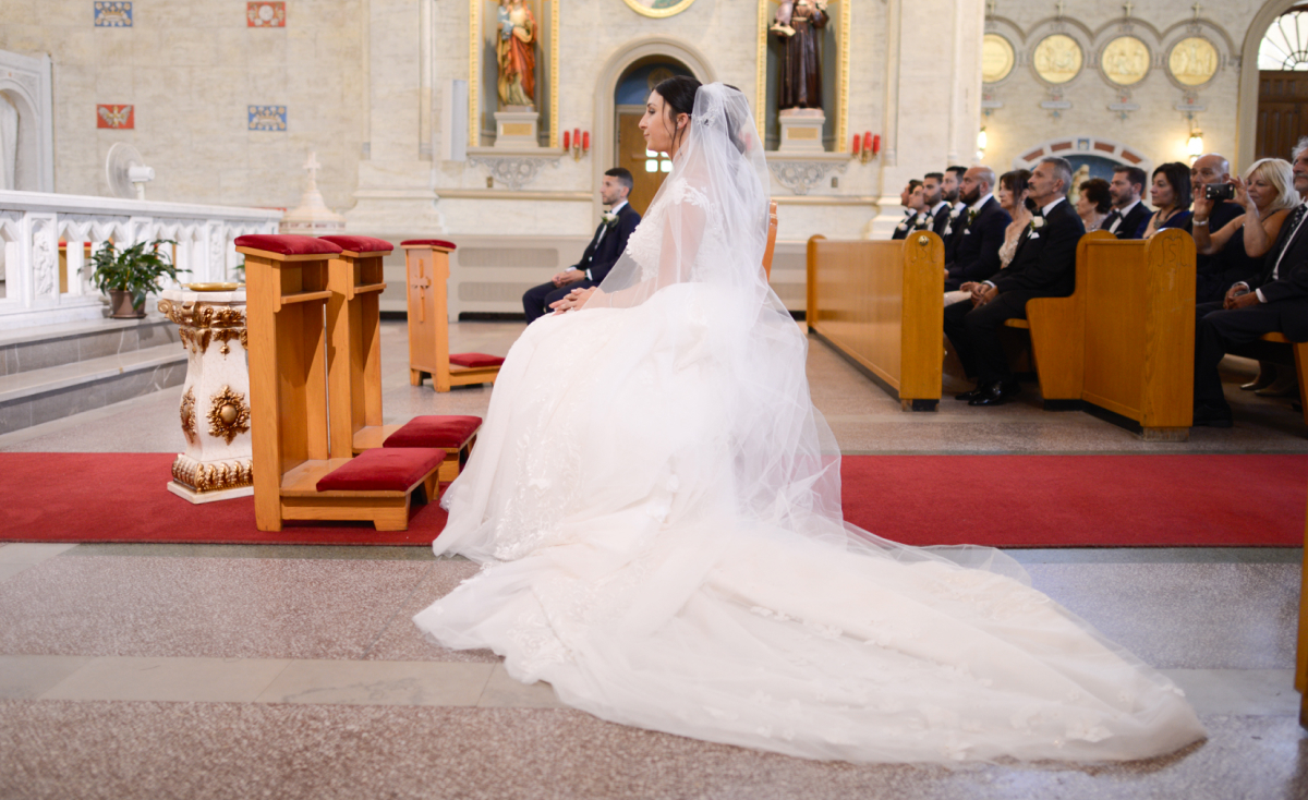 Montreal wedding photographer captures Italian wedding couple at Montreal venue