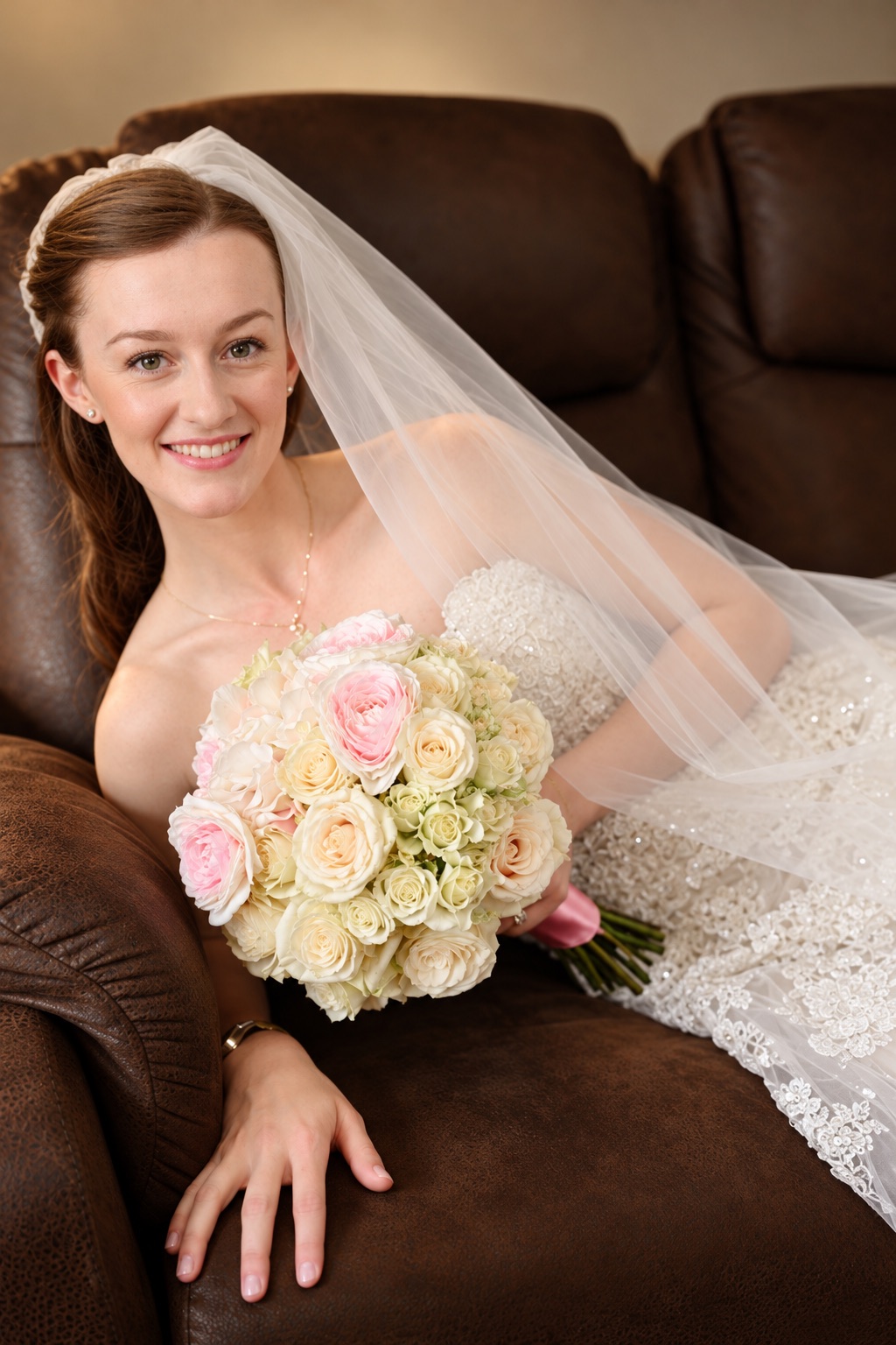 Jenna avec son bouquet pastel