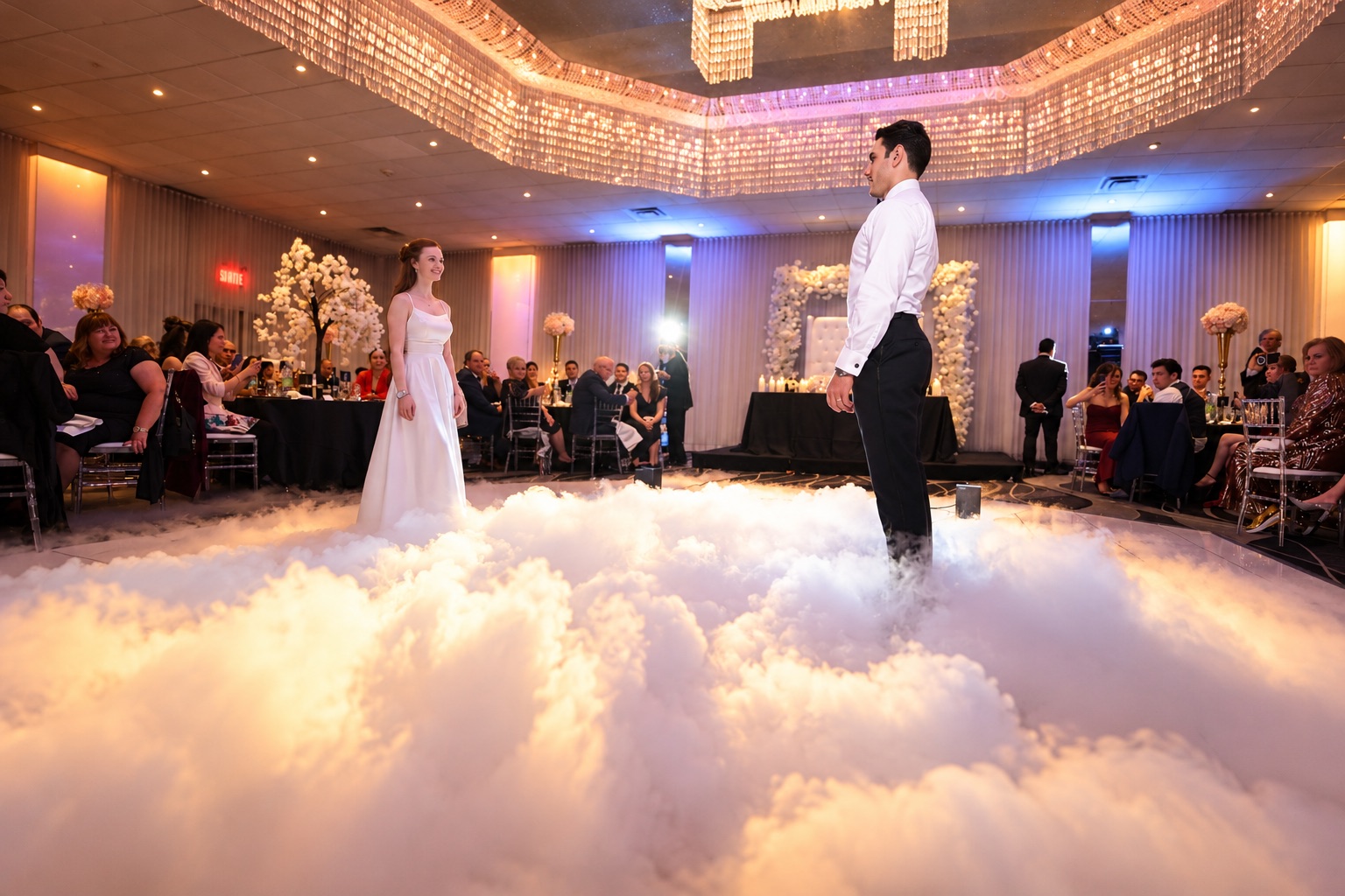 Jenna et Pouya dansant sur les nuages