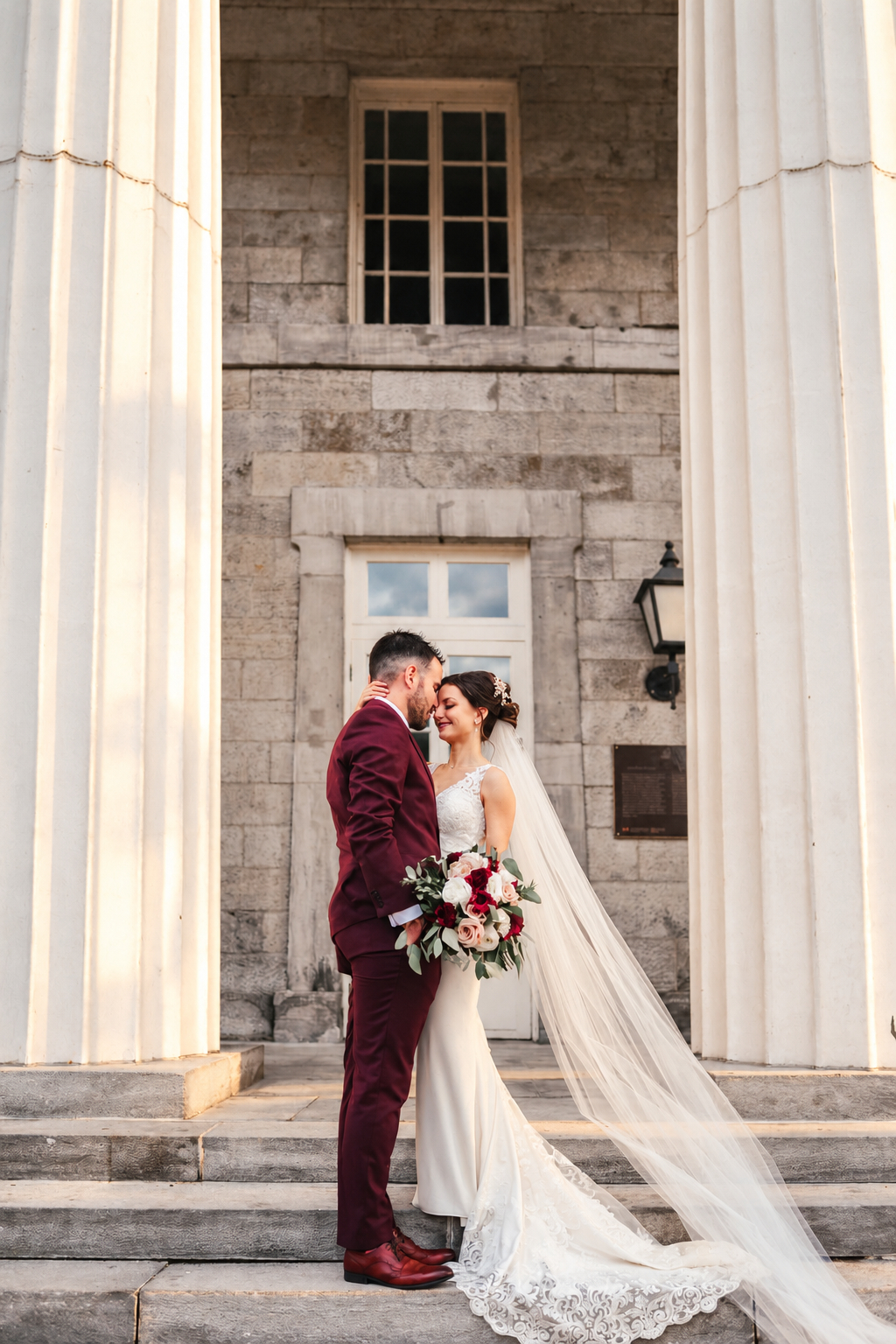 Kristine and Kenneth between the columns of Marché Bonsecours