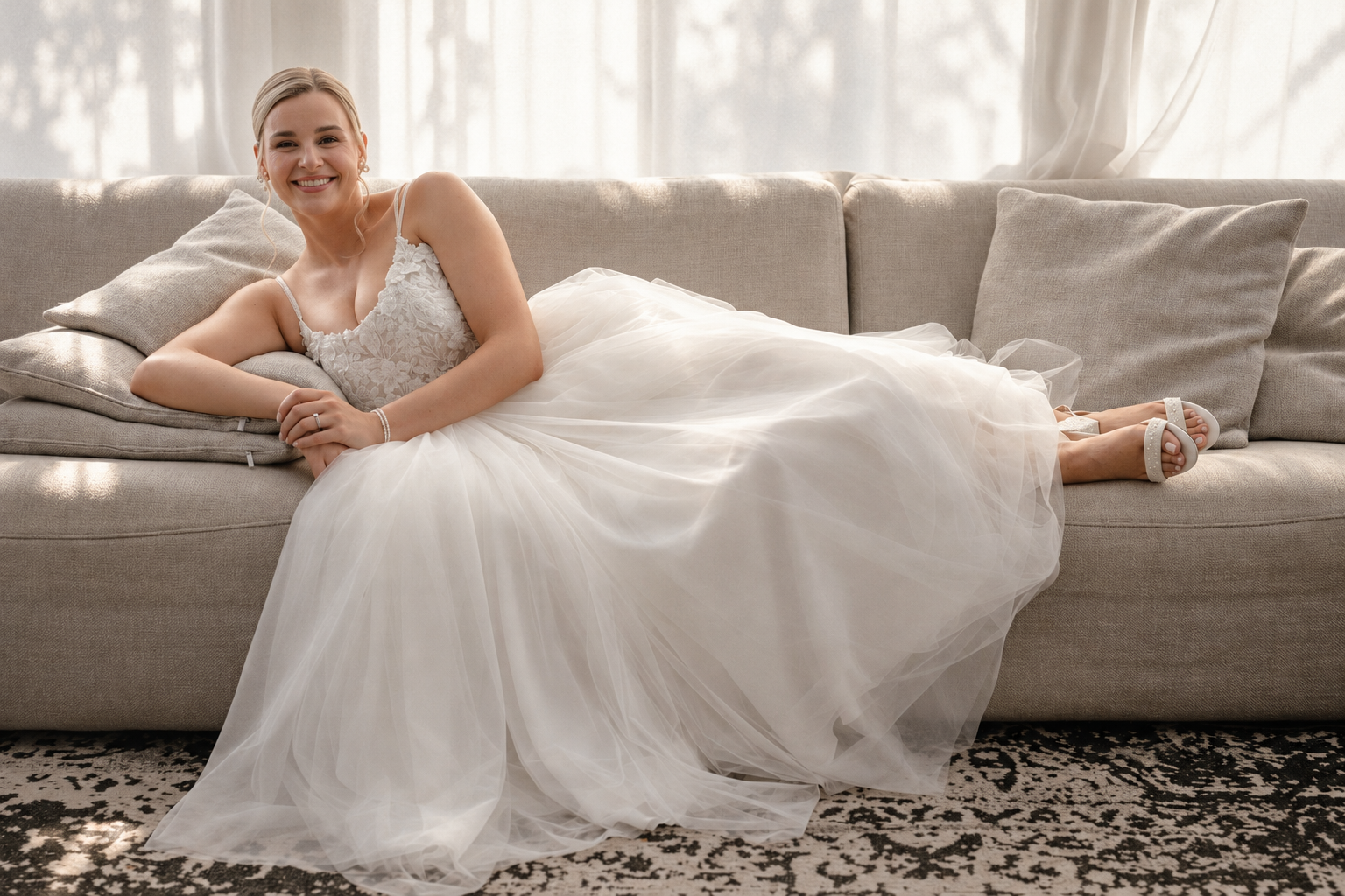 Laurie allongée sur le sofa avant la cérémonie