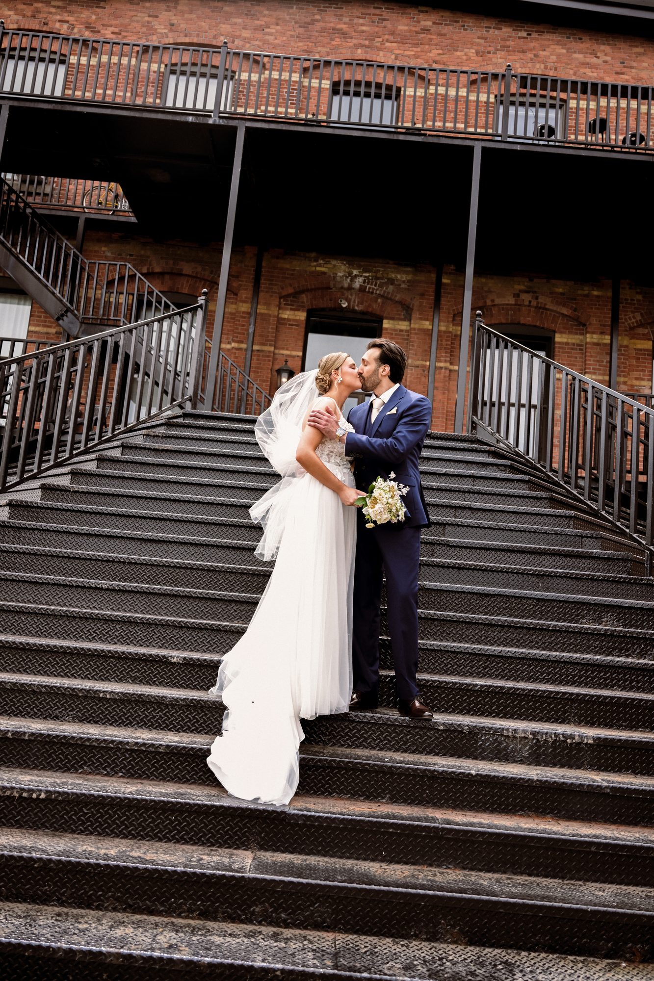 Portrait de Laurie et Shadi sur les marches